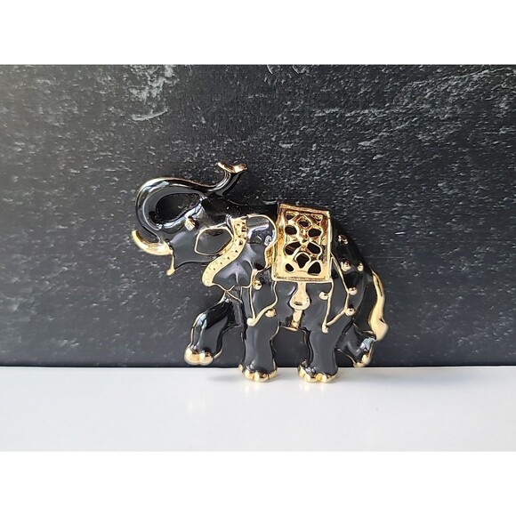 Elephant Shaped Black Enamel Rhinestone Eye Gold Tone Brooch Vintage - Picture 2 of 10